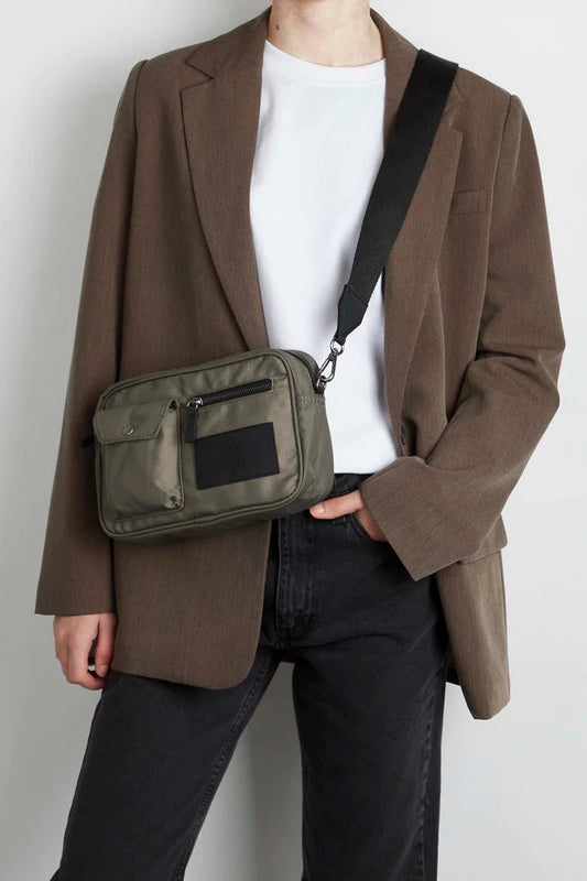 Darla crossbody taske. Vandafvisende taske til kvnder