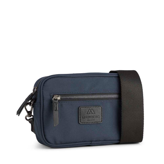 EleaMBG crossbody taske. 100% recycled polyester. Markberg