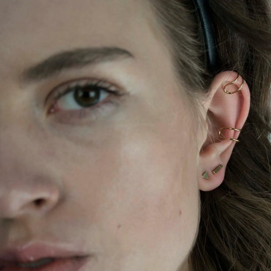 Joy Wasserfeste Mini-Ohrstecker und Manschetten. Versilberung. Dänisches Kopenhagen