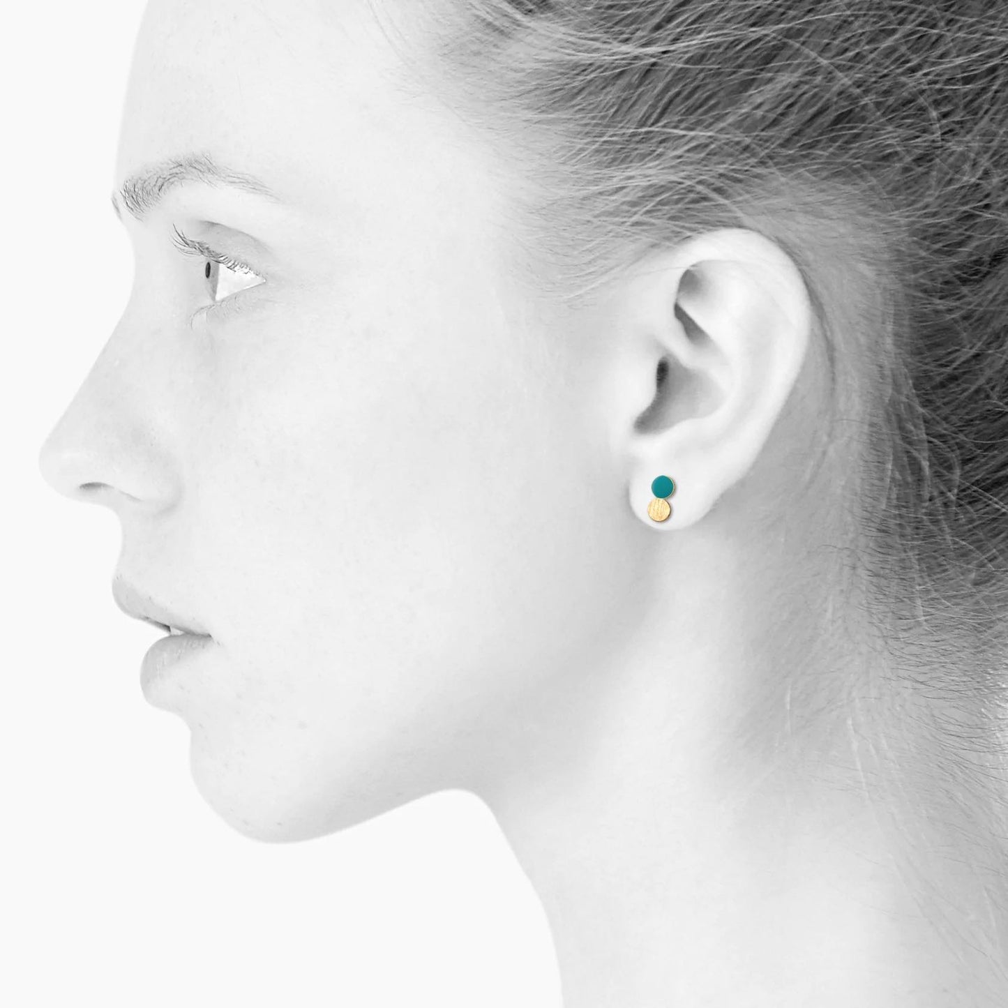 Spot Dotty Ohrringe. Unisex. Aquamaringrün, Gold. Scherning Copenhagen