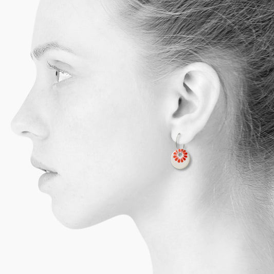 Bloom creol øreringe. Stor model. Coral rød. Sterling sølv. Scherning København