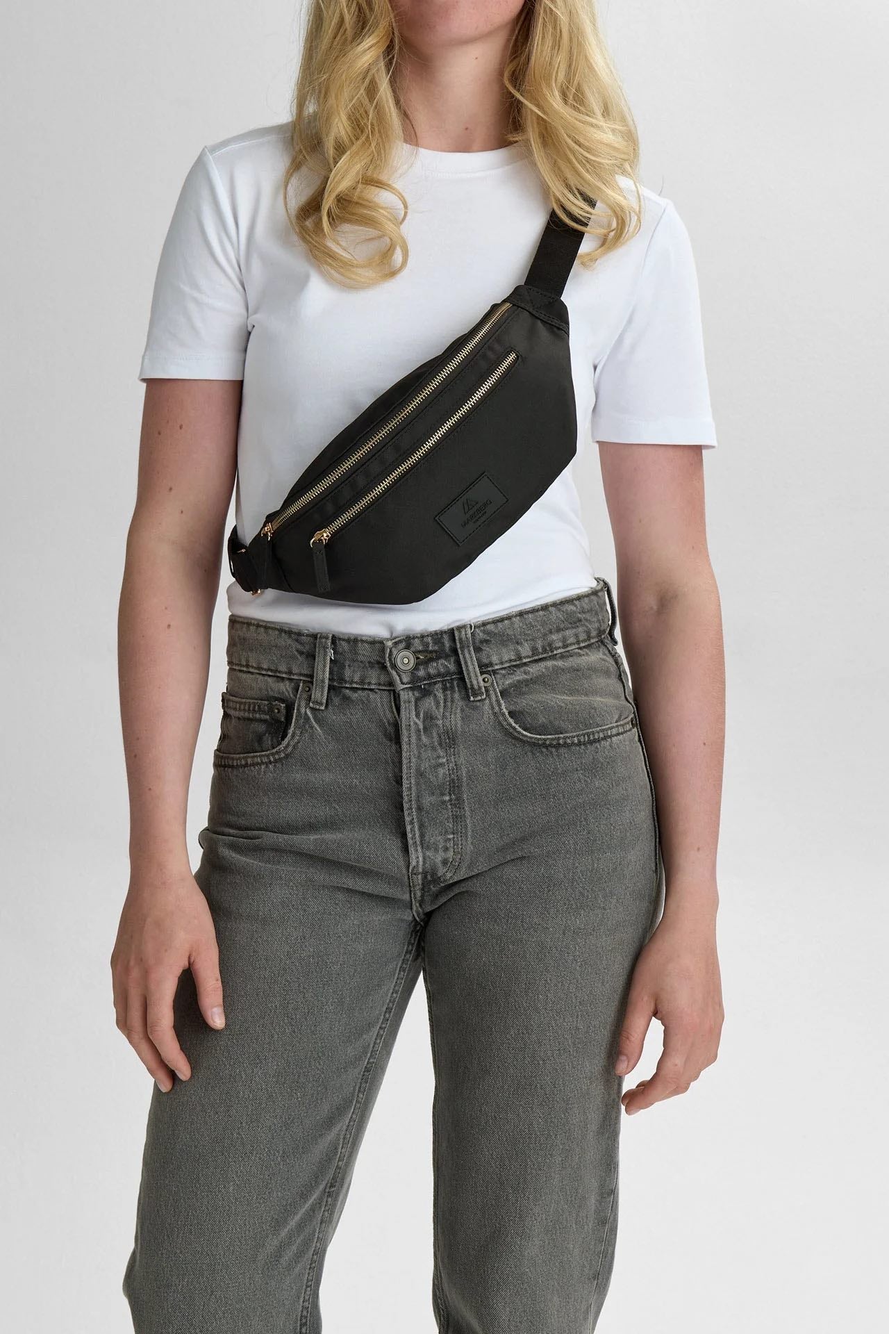 CargoMBG Bum bag bæltetake. Unisex. Sort m/guld. Recycled polyester. Markberg