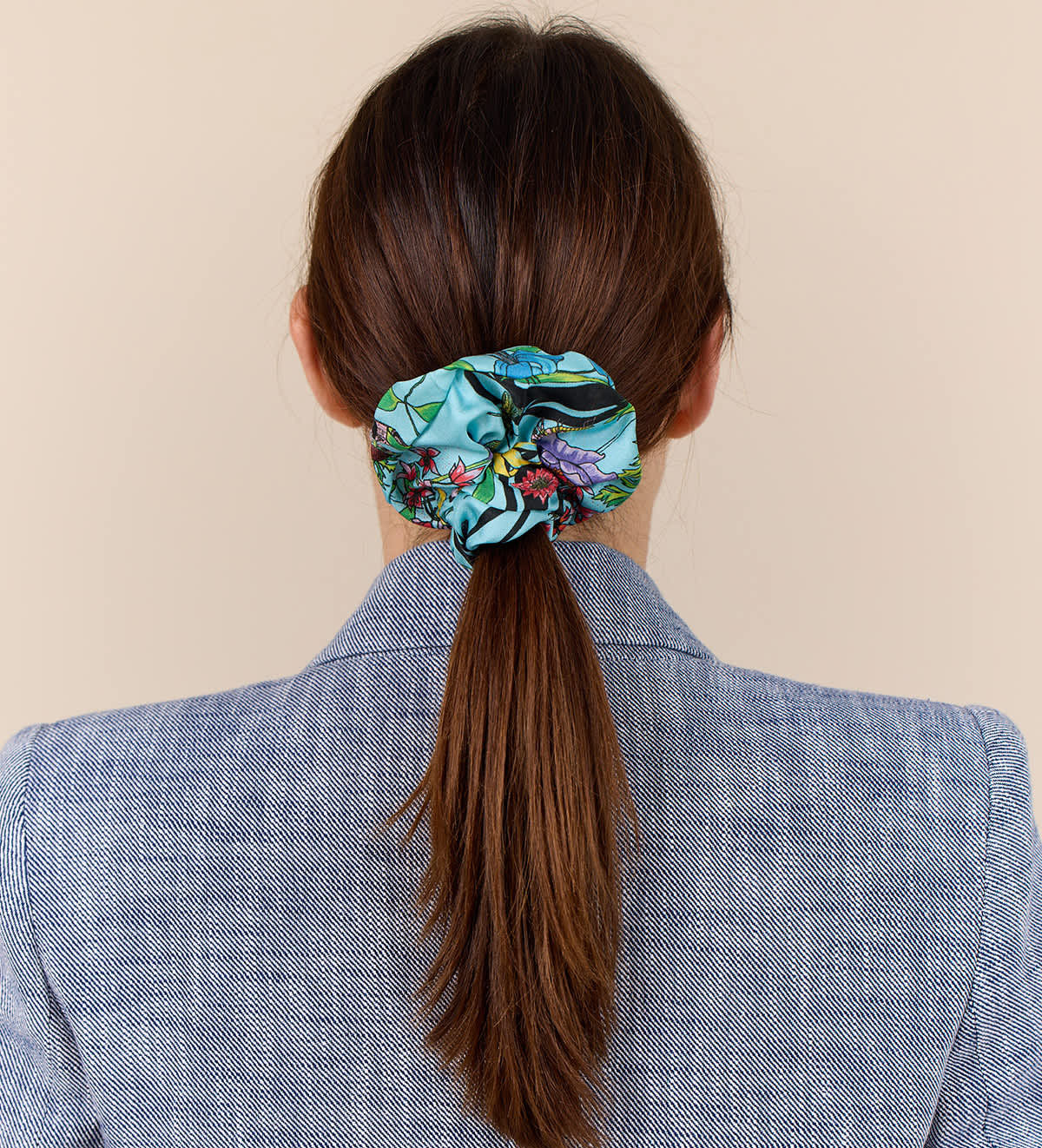 Living Garden Hår Scrunchie. 100% silke. Turkis, pink, sort. Bella Ballou