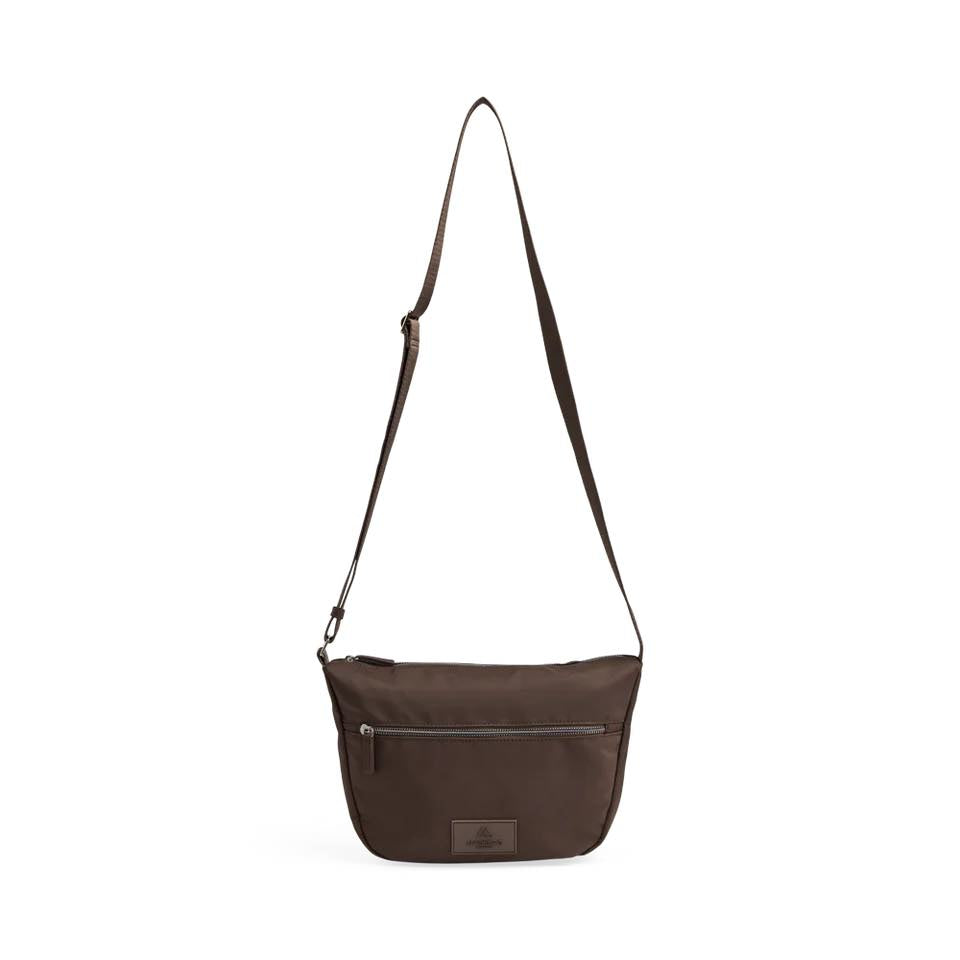 MonoMBG crossbody taske. Unisex. Mørk brun. Recycled polyester. Markberg