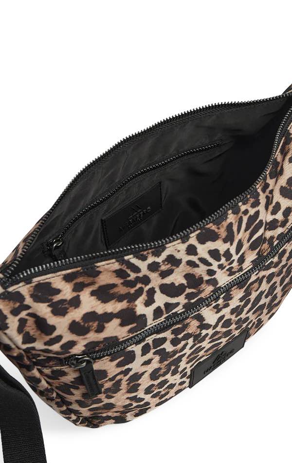 MonoMBG Crossbody taske. Leopard print. Recycled polyester. Markberg