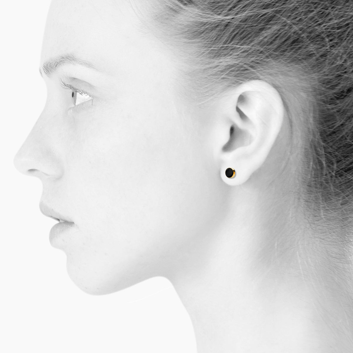 Sign earrings for him and her. Black and gold. Gold-plated sterling silver. Scherning Copenhagen