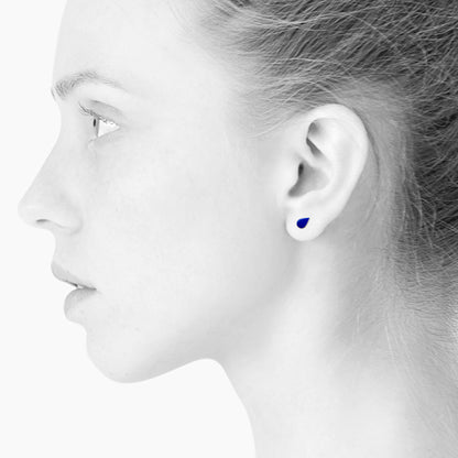 Spot ear studs. Tiny Drop. Gold plated. Ultramarine. Scherning Copenhagen